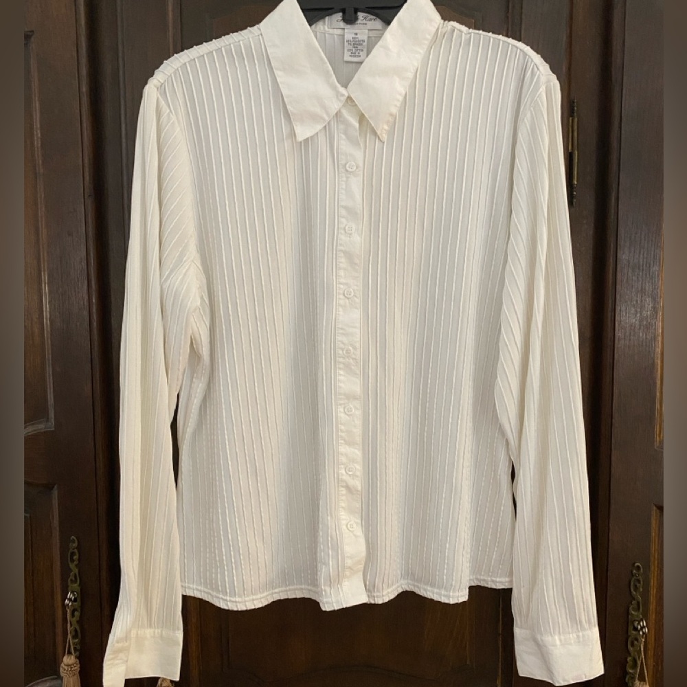 Looks like a crisp white blouse stretches like a T shirt classic Judith Hart 16